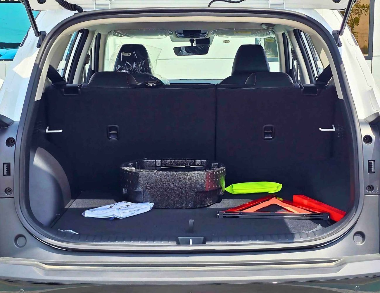 Kia Seltos CVT LUXURY/ DUAL TONE WITH BLACK ROOF / PANORAMIC ROOF/ 1.5L V4 PETROL CHINES SPECS (CODE#KSLL)