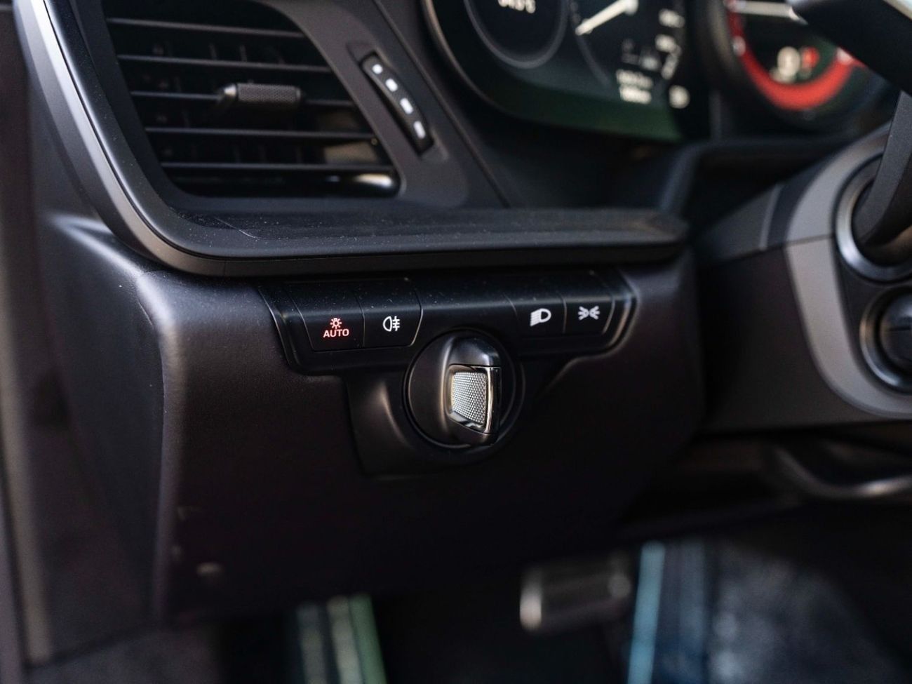 Porsche 911 Carrera 4GTS 3.0L (475 HP) Coupe