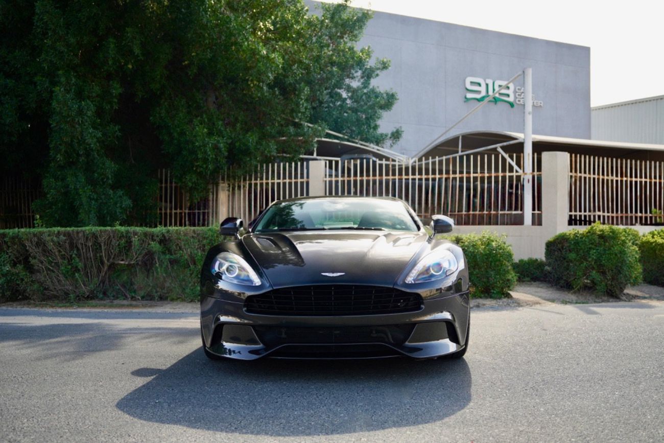Aston Martin Vanquish Aston Martin Vanquish Carbon Black