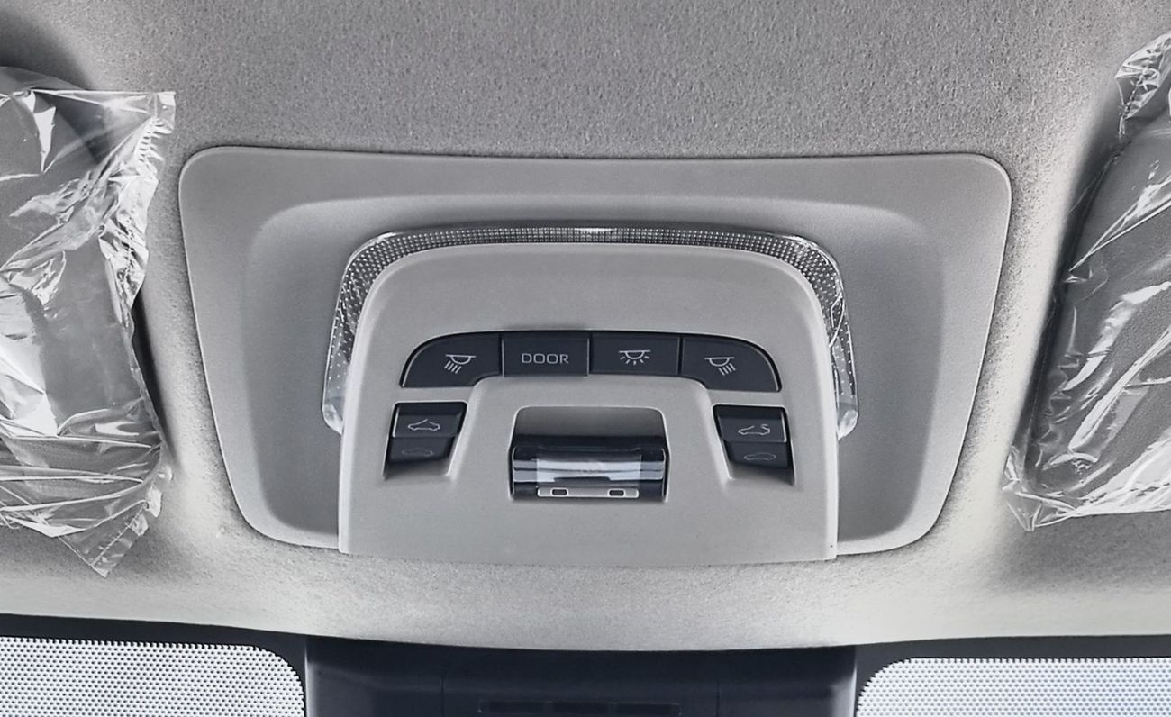 تويوتا كورولا TOYOTA COROLLA 1.8L HYBRID ELITE FULL OPTION (CHINESE SPEC)