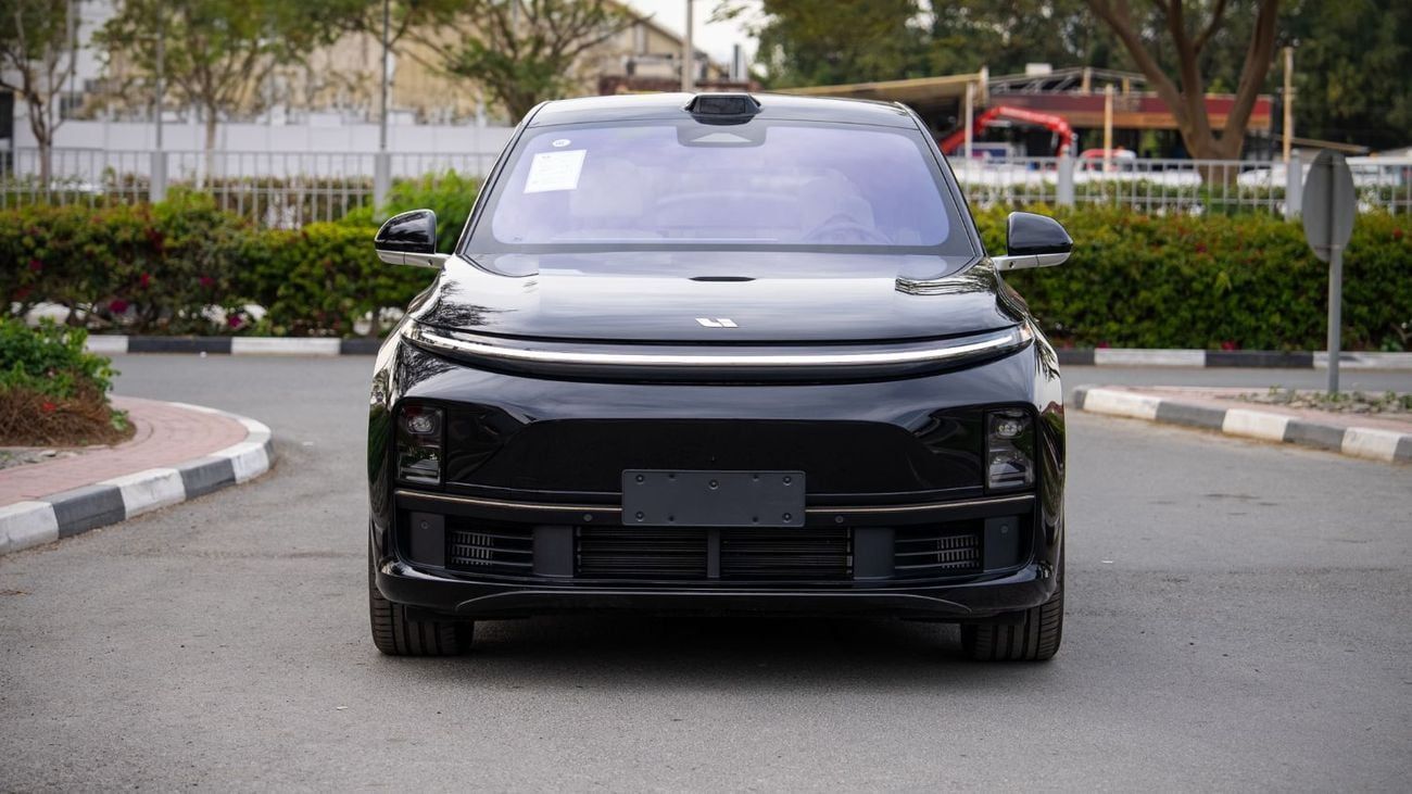 Li Auto L7 Ultra 1.5L - Black Inside Black & White | Export Only