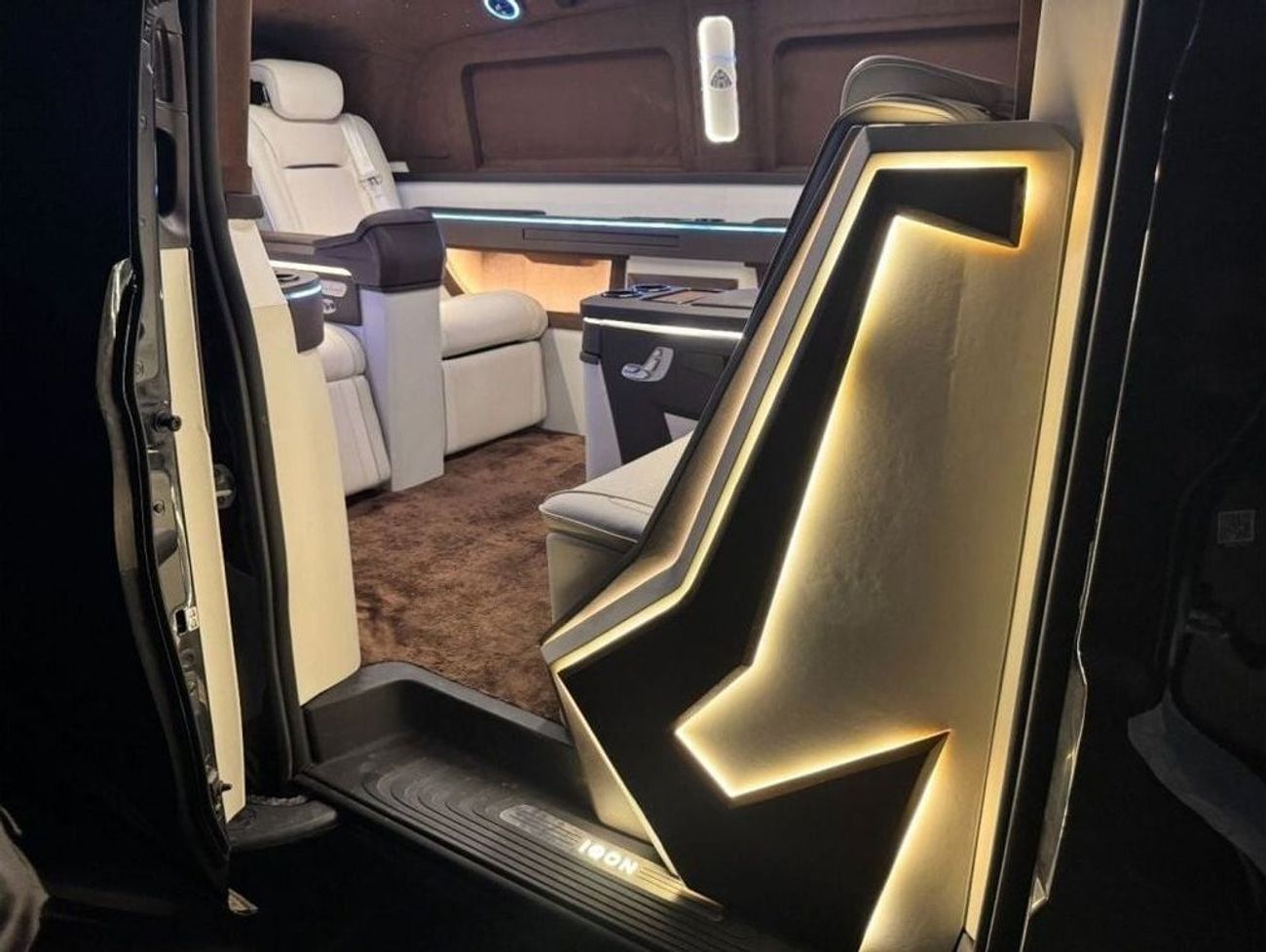 Mercedes Maybach V250 Maybach V250 GCC with Full VIP Upgrade and Maybach Exterior Kit AVAILABLE IN RIGHT OR LEFT HAND DRIVE