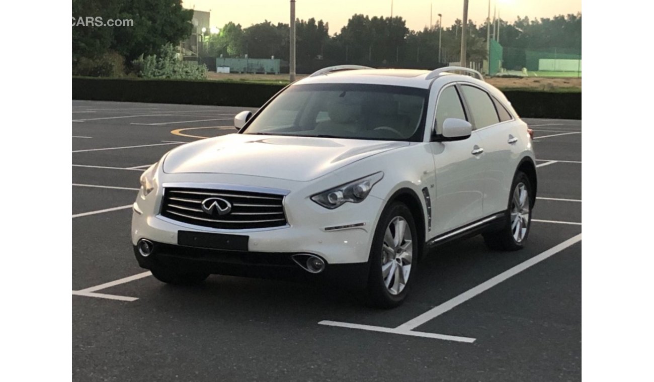 Infiniti QX70 Luxury Plus MODEL 2014 GCC CAR PERFECT CONDITION INSIDE AND OUTSIDE FULL OPTION SUN ROOF LEATHER SEA