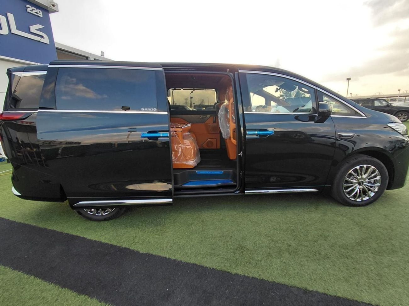 GWM - WEY Gaoshan STD GAOSHAN 2025 ALL WHEEL DRIVE MPV