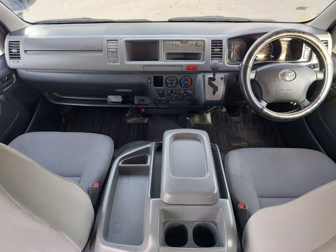 Toyota Hiace TOYOTA HIACE COMMUTER VAN RHD 2008 MODEL 2.7 L PETROL AUTOMATIC(PM013596)