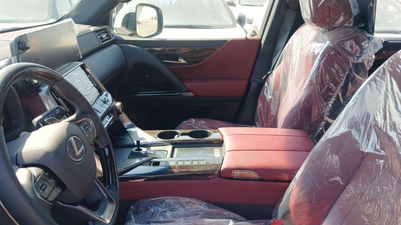 لكزس LX 700h Signature