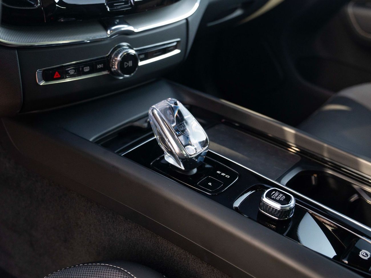 Volvo XC60 B5 ULTIMATE DARK