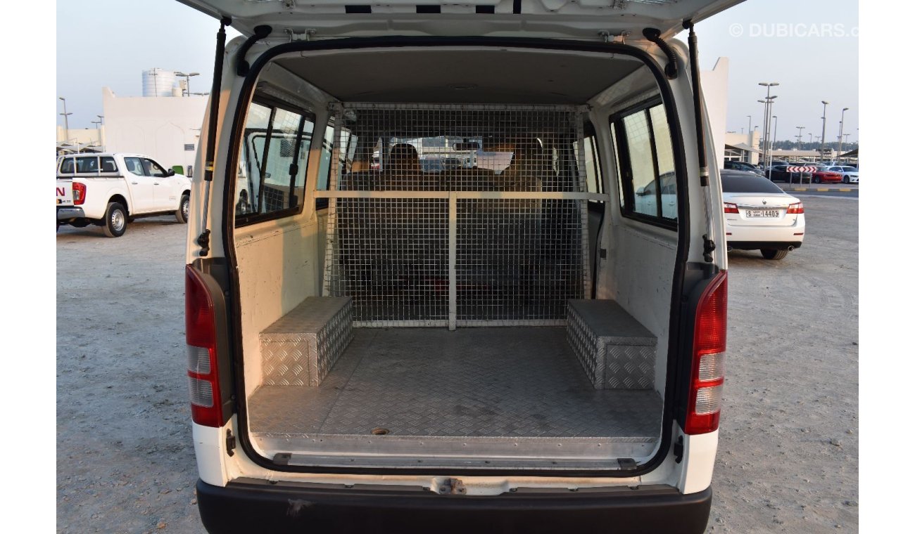 تويوتا هاياس 2006 | TOYOTA HIACE 2.7L | 6-STR- GLASS VAN STD ROOF|5-DOORS|  GCC | VERY WELL-MAINTAINED | SPECTACU