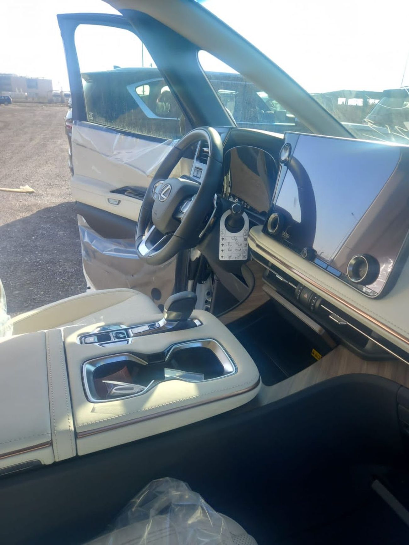 Lexus LM 350h HYBRID 7 SEATER AUTOMTIC TRANSMISSION ( FOR RE EXPORT ONLY )