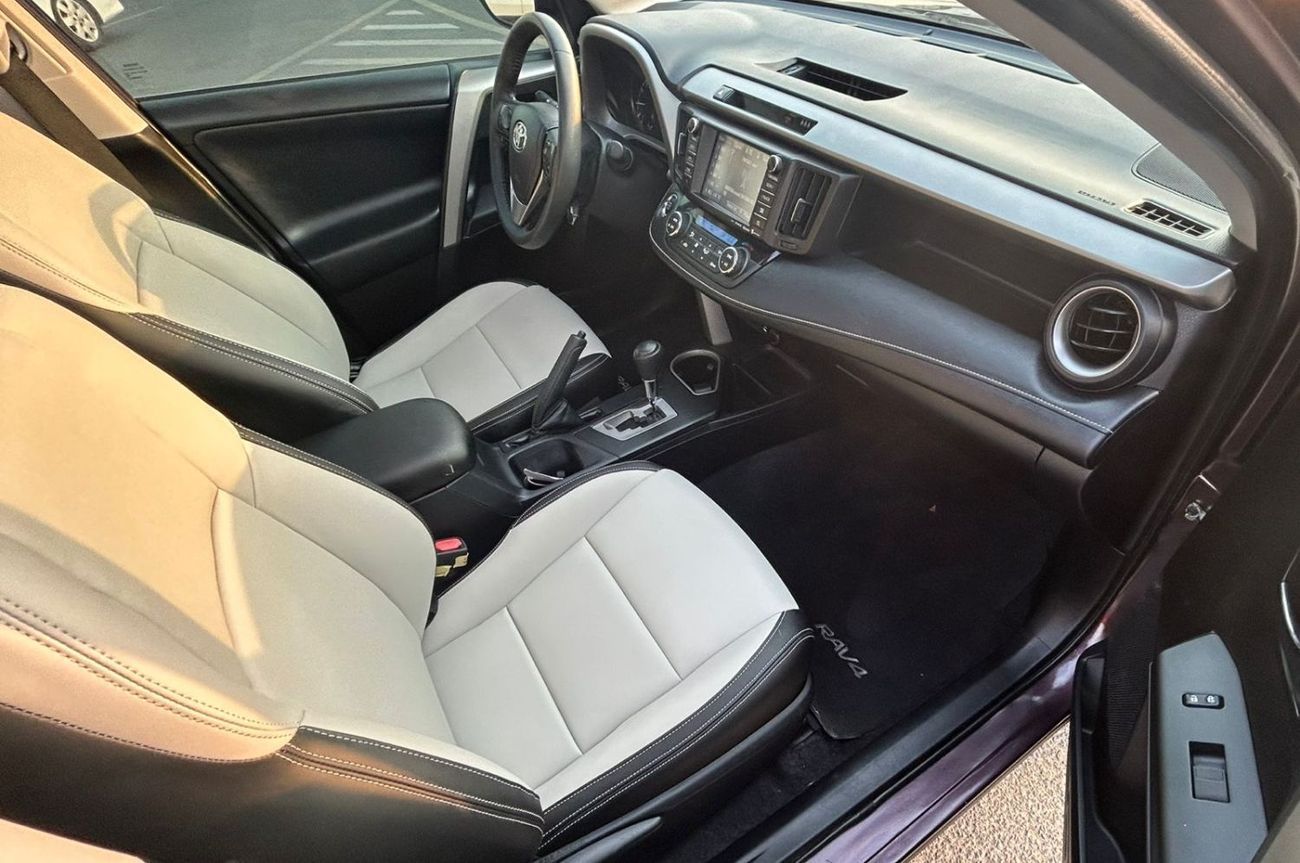 Toyota RAV4 2017 Toyota Rav4 Full Option XLE 2.5L V4 - Front / Back Sensors & Radar - Auto Trunk Push Start -