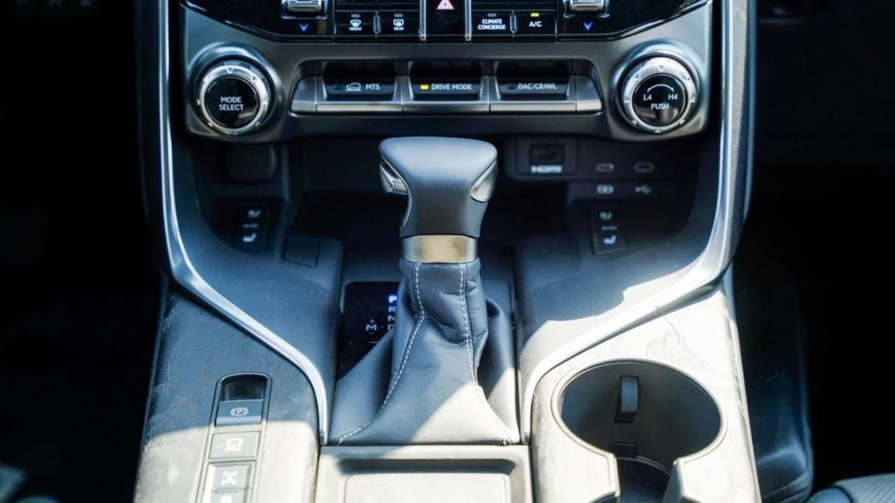 لكزس LX 600 لكزس LX600 أوفرتريل 3.5 بنزين 2025
