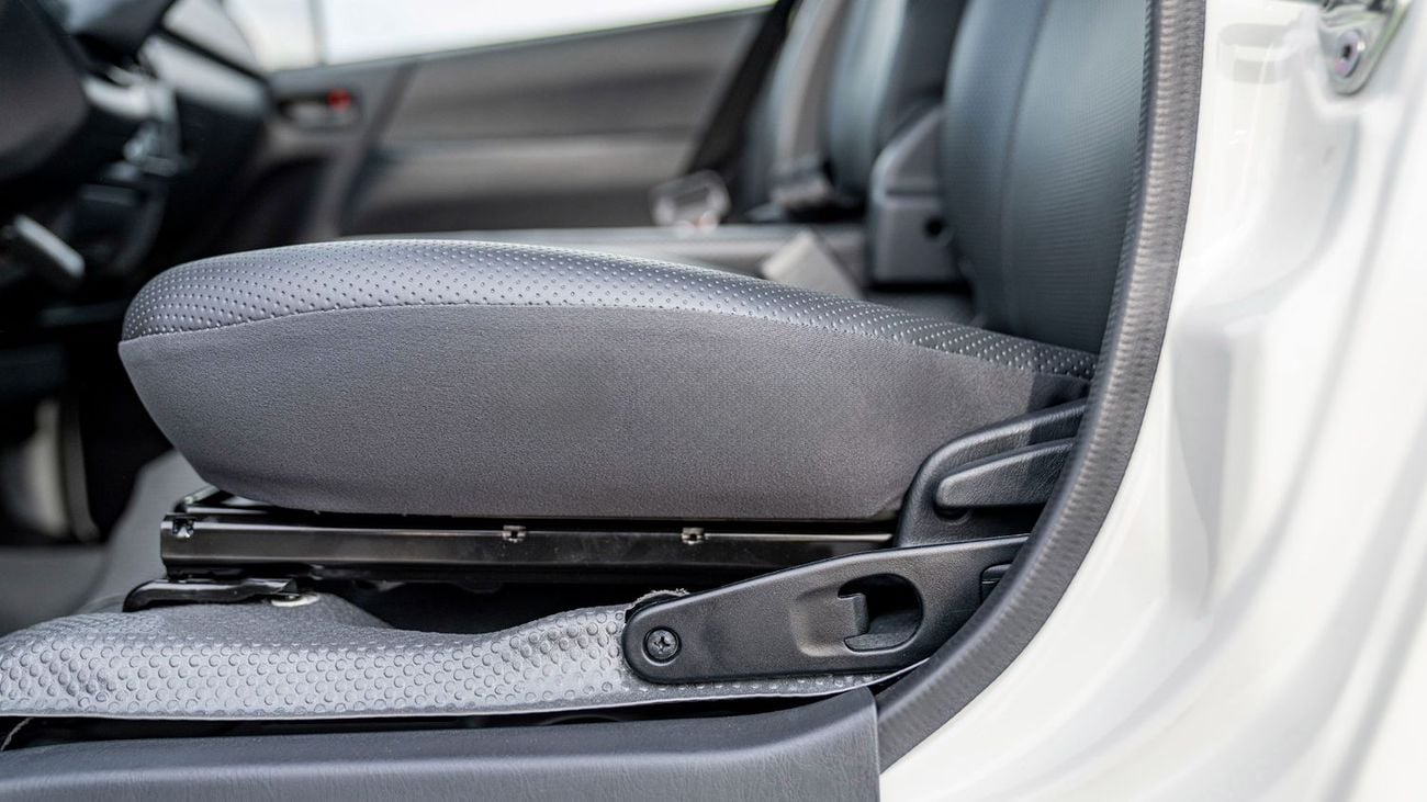 Toyota Hiace MID ROOF 2.7  2025