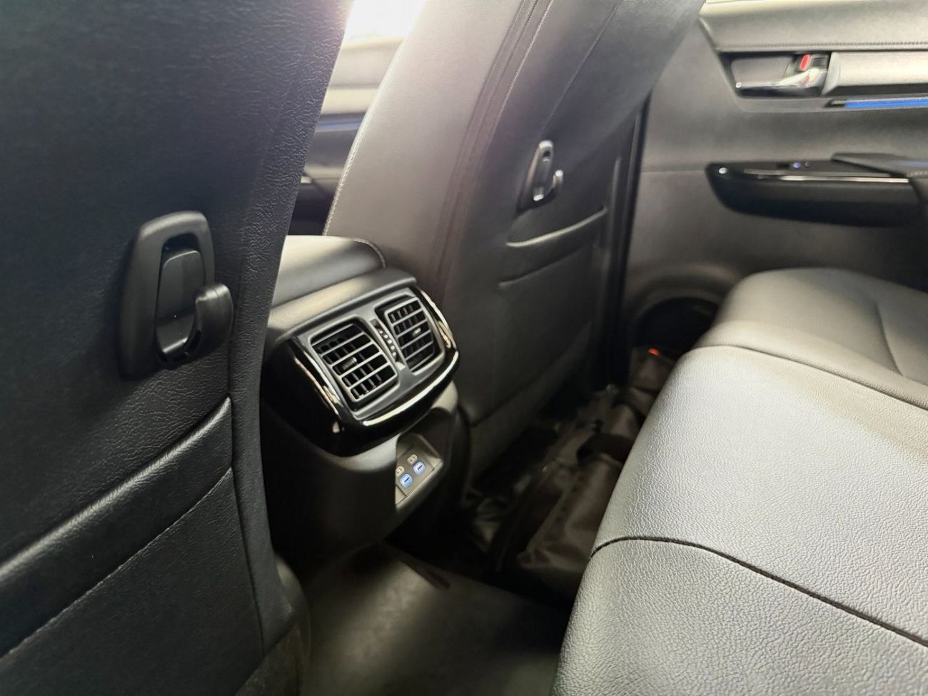 تويوتا هيلوكس HILUX ADVENTURE 2.8 DIESEL MHEV HYBRID **EXPORT ONLY**التصدير فقط خارج الخليج**