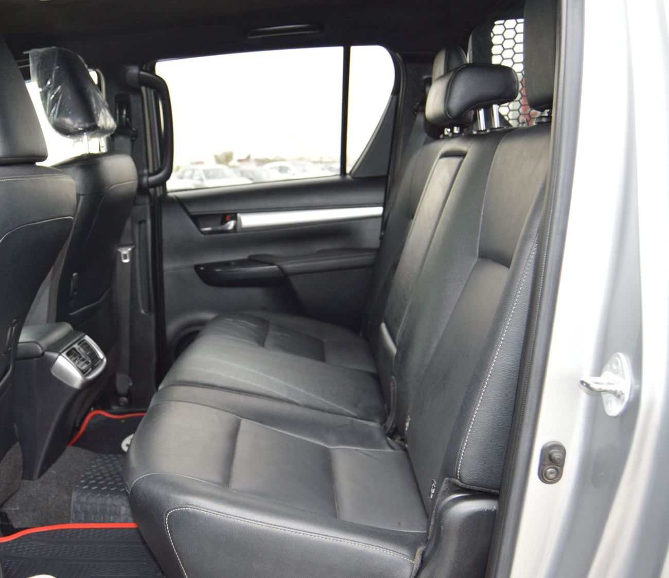 تويوتا هيلوكس Double cabin 2.8L, perfect inside and outside