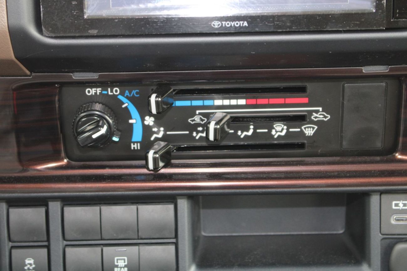 Toyota Land Cruiser 70 TOYOTA LANDCRUISER 76 2.8L V6 DIESEL GRADE E MANUAL