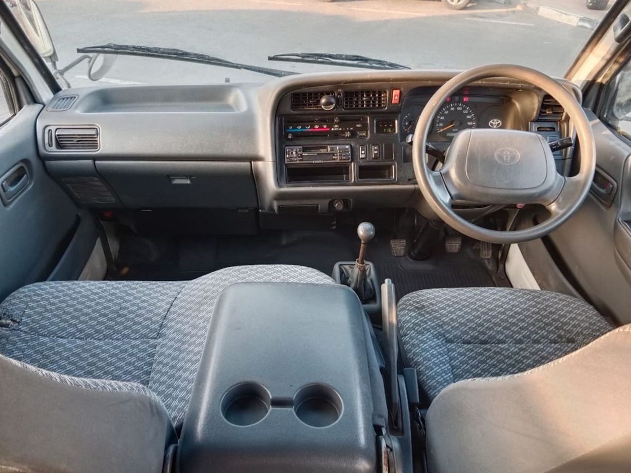 Toyota Hiace TOYOTA HIACE VAN RIGHT HAND DRIVE (PM1237)