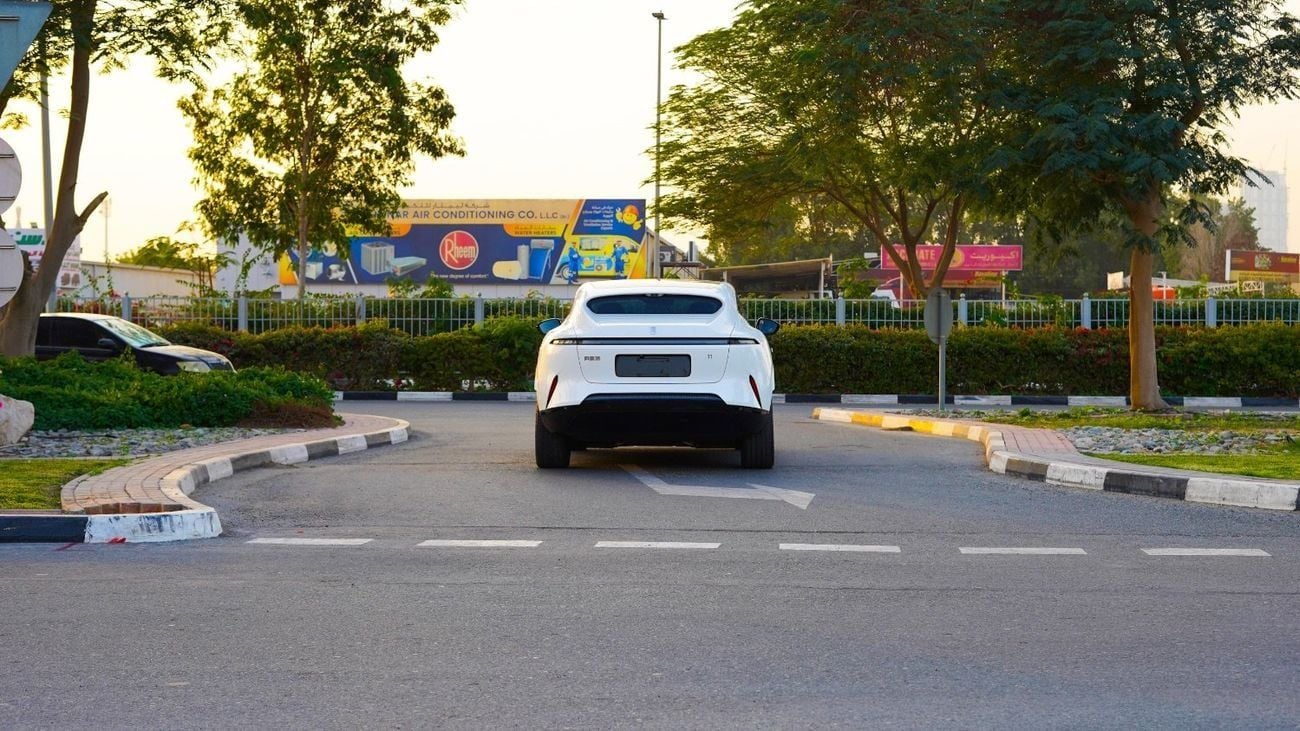 أفاتر 11 Premium AWD