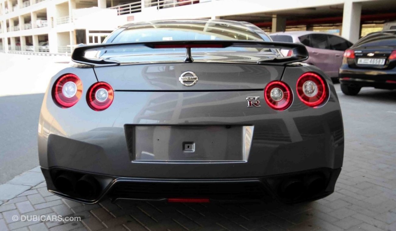 Nissan GT-R