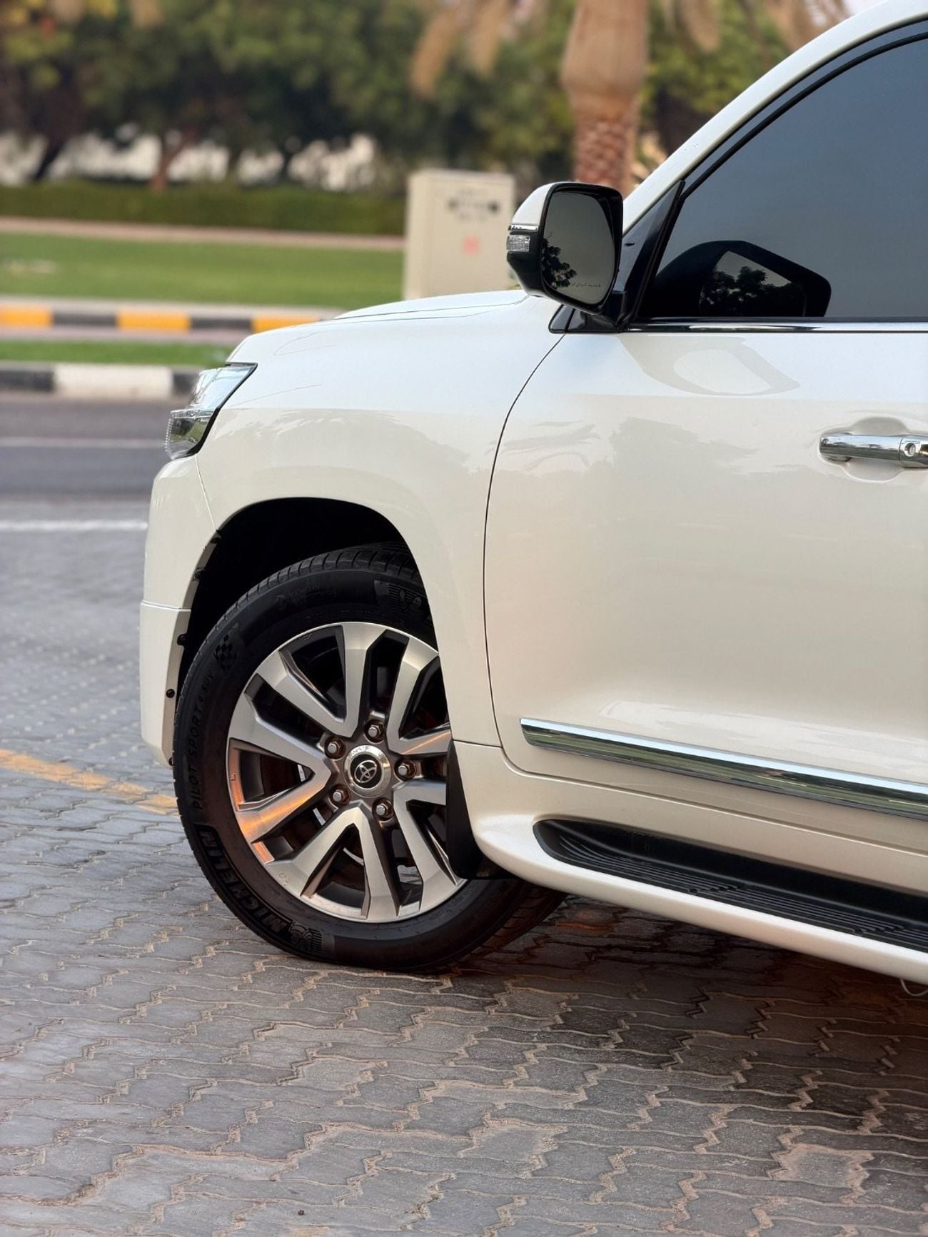 Toyota Land Cruiser VXR 5.7