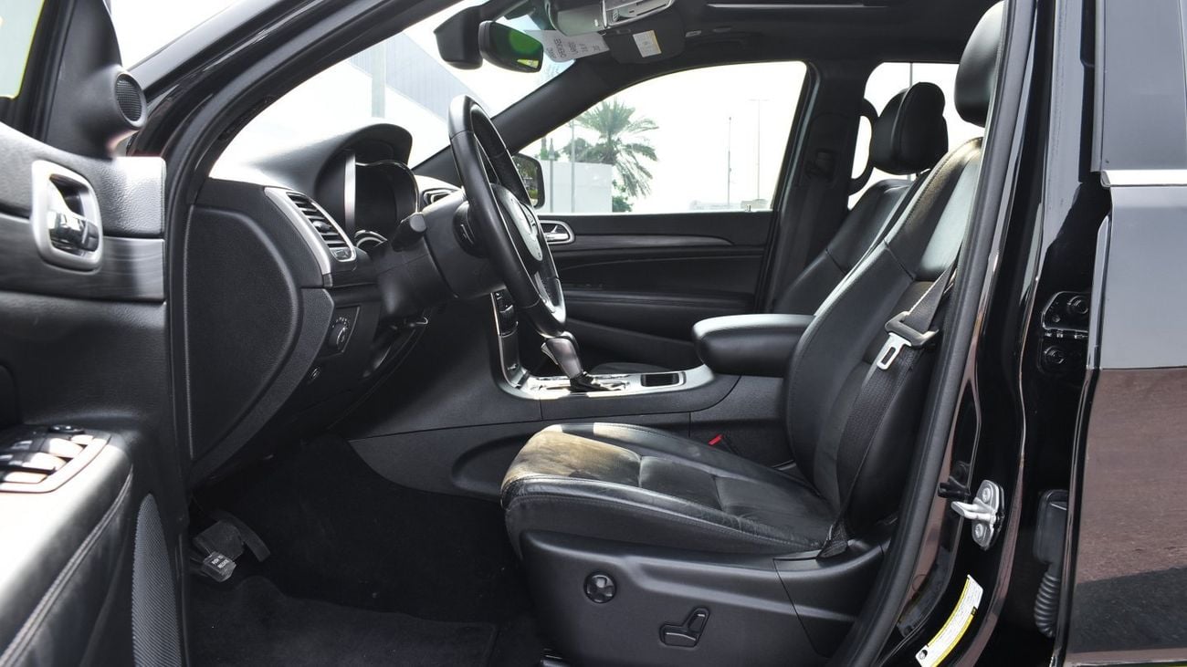 جيب جراند شيروكي 3.6L V6  With SRT Badge