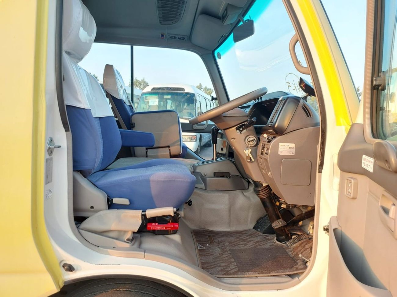 تويوتا كوستر 2015 TOYOTA COASTER BUS RHD 4.0 L DIESEL AUTOMATIC (PM02874)