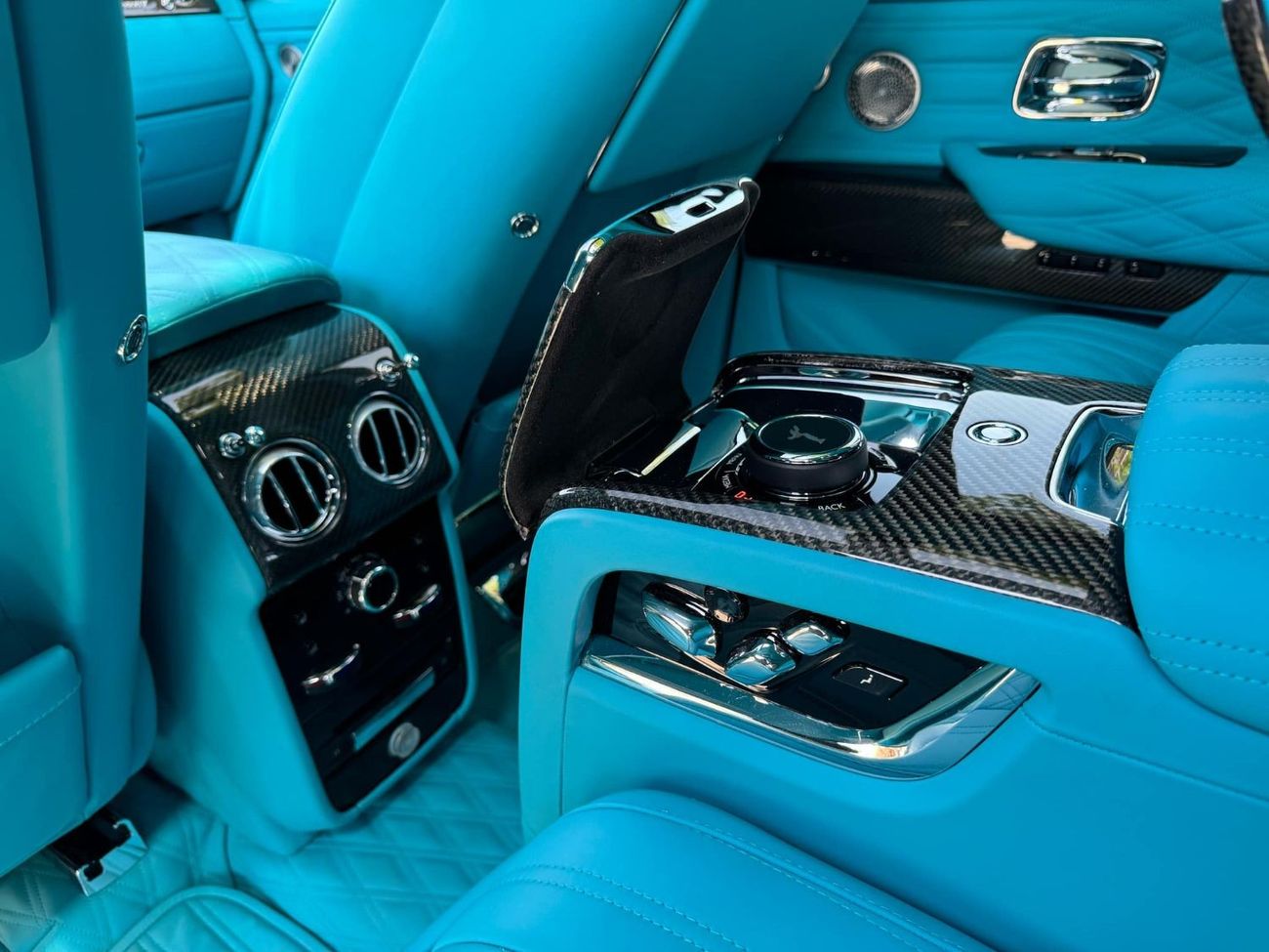 Rolls-Royce Cullinan Std MANSORY GCC SPEC NEAT AND CLEAN LESS KILOMETER