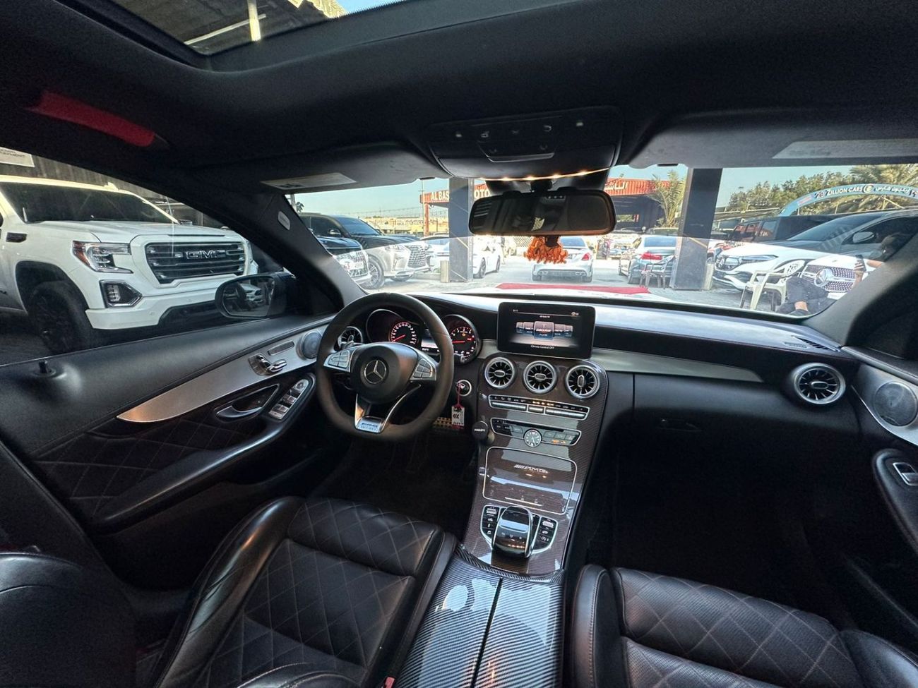 مرسيدس بنز C 63 AMG Std 4.0L Sedan