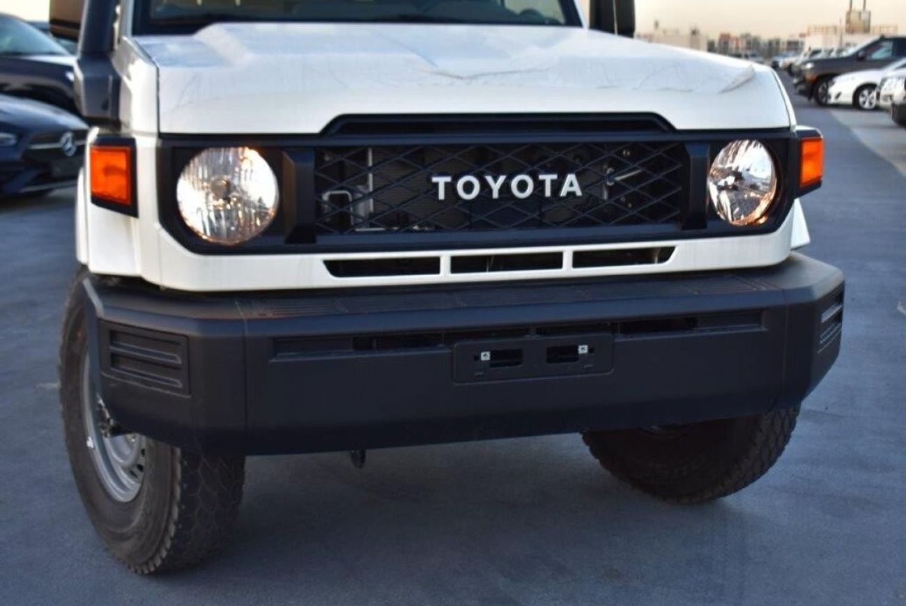 تويوتا لاند كروزر بيك آب 79 Double Cab 2.8L Turbo Diesel 4WD Automatic