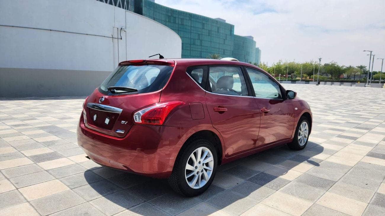 Nissan Tiida SV
