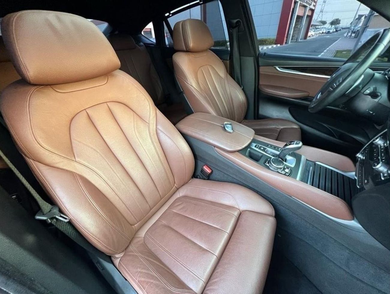 بي أم دبليو X6 50i لاكجري