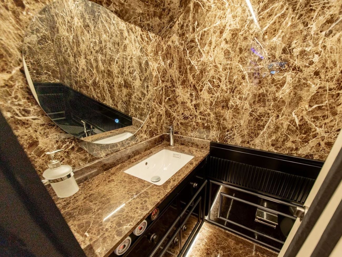 مرسيدس بنز سبرينتر Barugzai VIP Sprinter | Premium interior | Washroom | Smart TVs