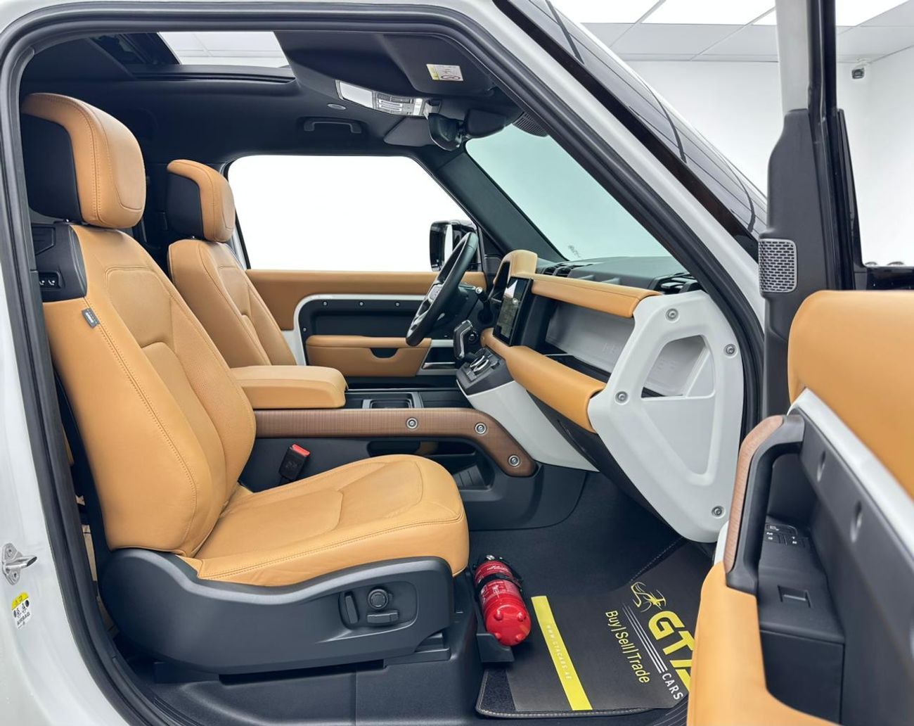 Land Rover Defender P400 90 HSE 3.0L (5 Seater) 2023 Land Rover Defender 90 HSE P400, 2027 Range Rover Warranty + Servic