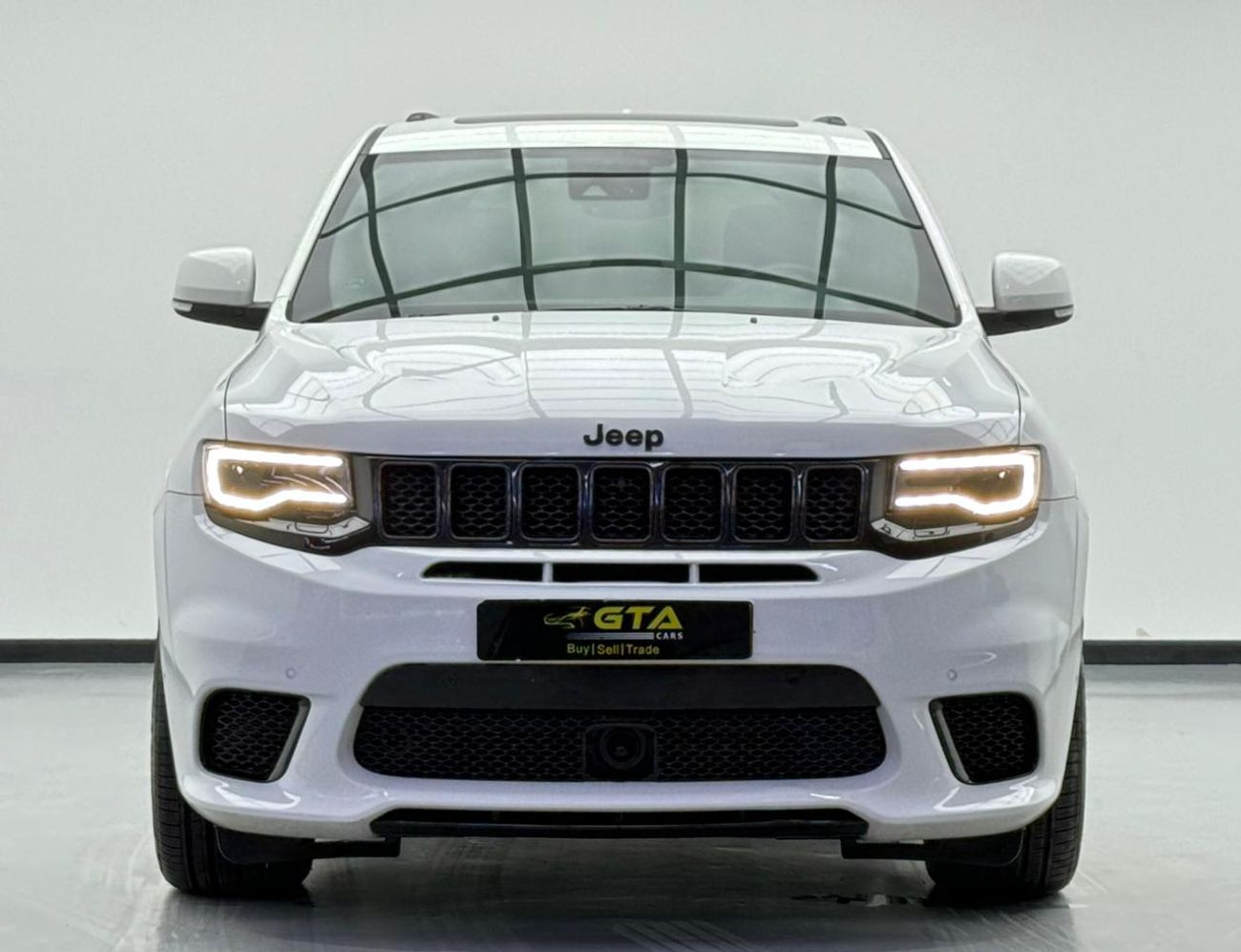 Jeep Grand Cherokee Trackhawk 6.2L 2018 Jeep Grand Cherokee Trackhawk ,Warranty ,Excellent Condition ,GCC