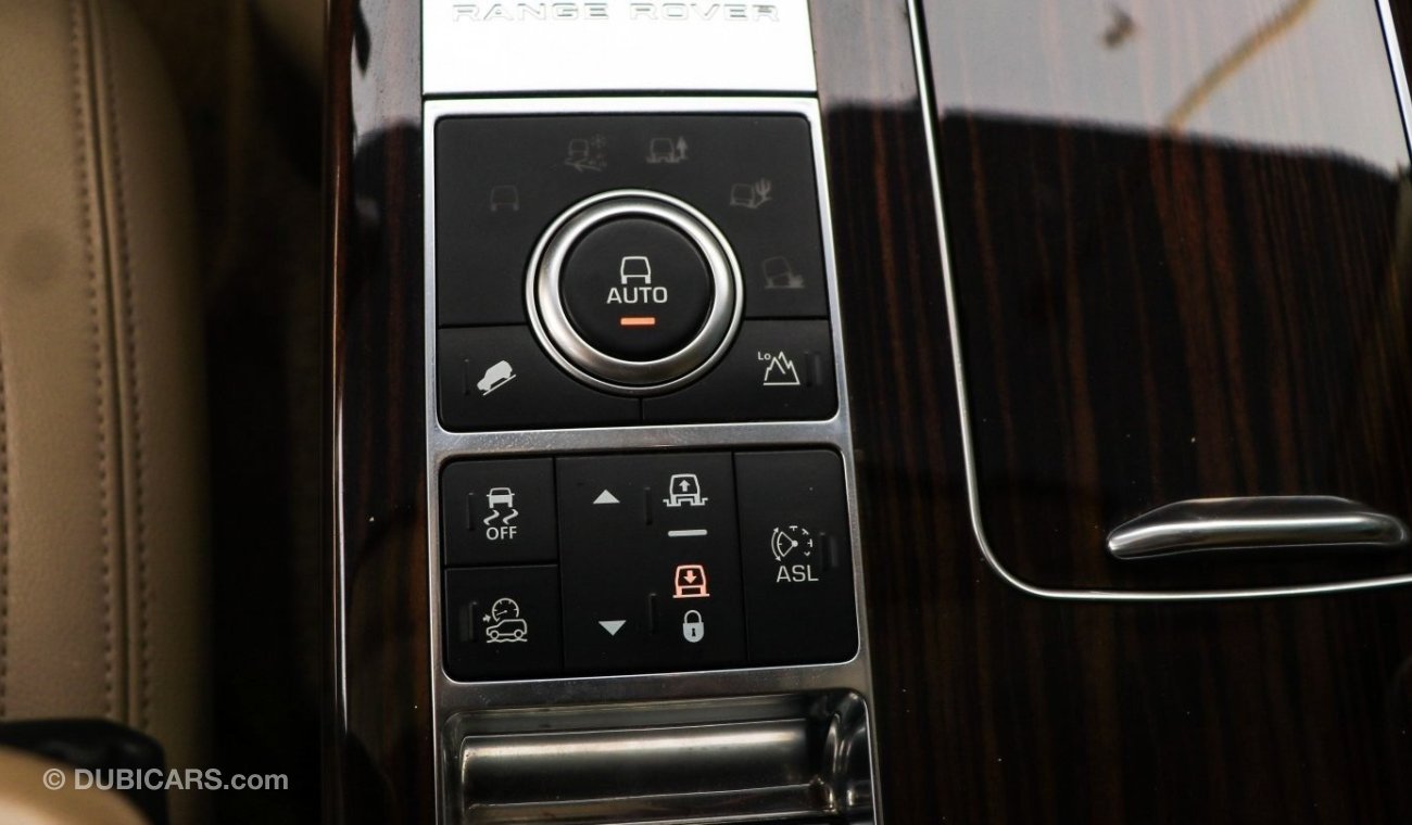 Land Rover Range Rover Vogue SE Supercharged Badge / GCC Specifications