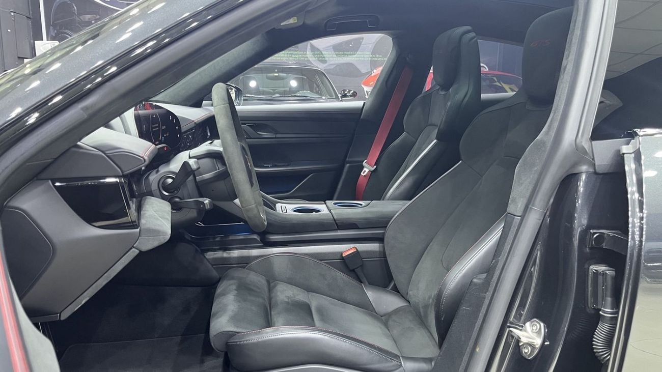 بورش تايكان Porsche Taycan GTS 2022