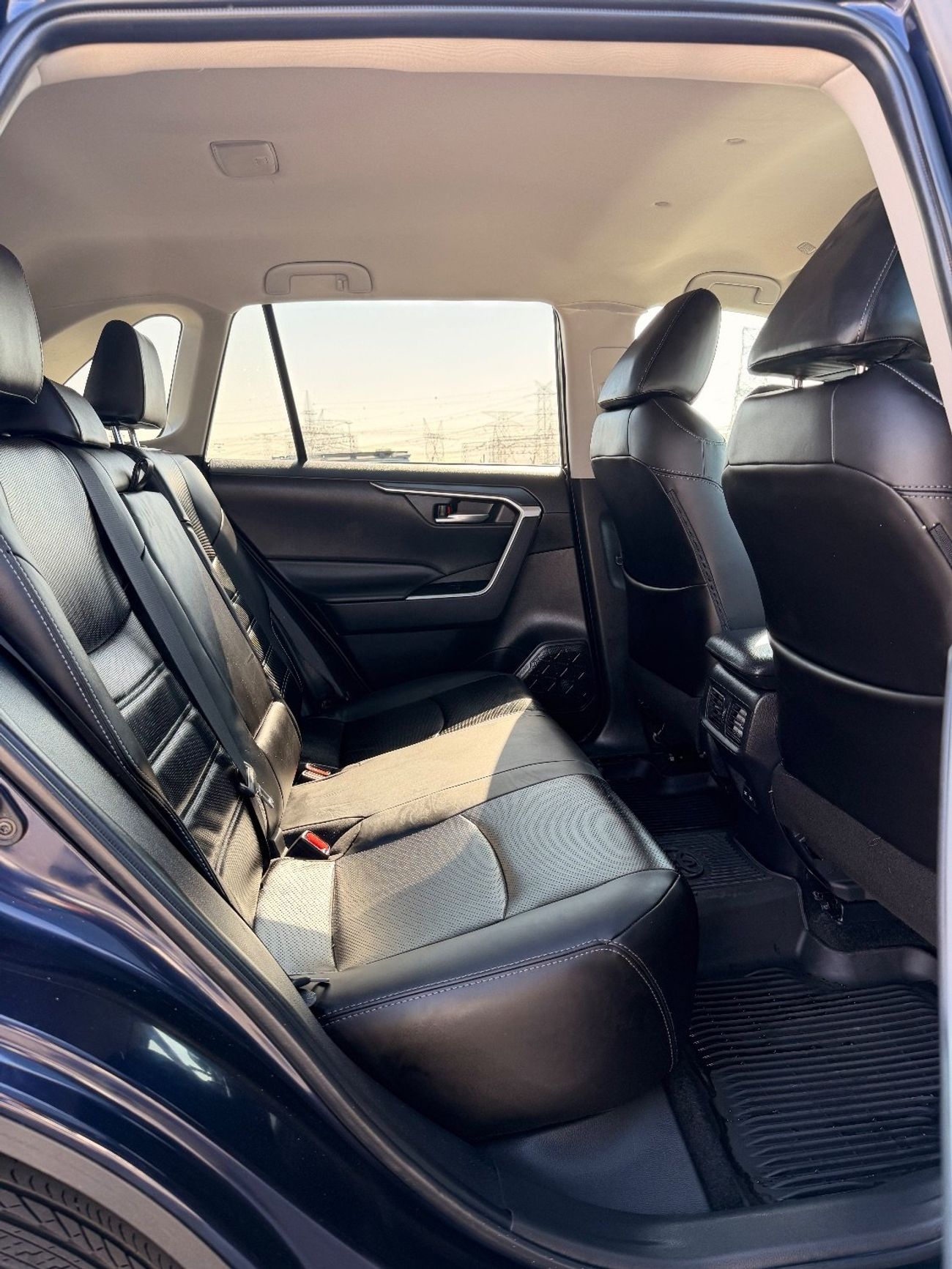 Toyota RAV4 XLE 2.5 L AWD leather seats, push start 2024