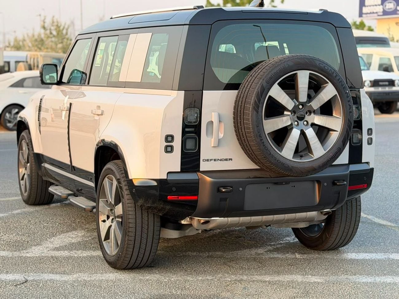 لاند روفر ديفندر 110 HSE P400