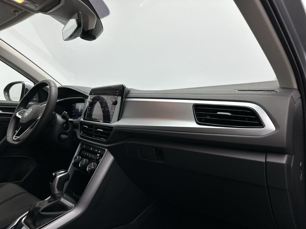 Volkswagen T-ROC T-Roc Life with Camera 1.4L| The Ultimate Connected Urban SUV | Smart Park Assist