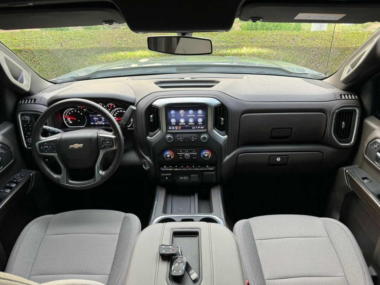 Chevrolet Silverado CHEVROLET SILVERADO 2021 LT GCC UNDER WARRANTY 4 door