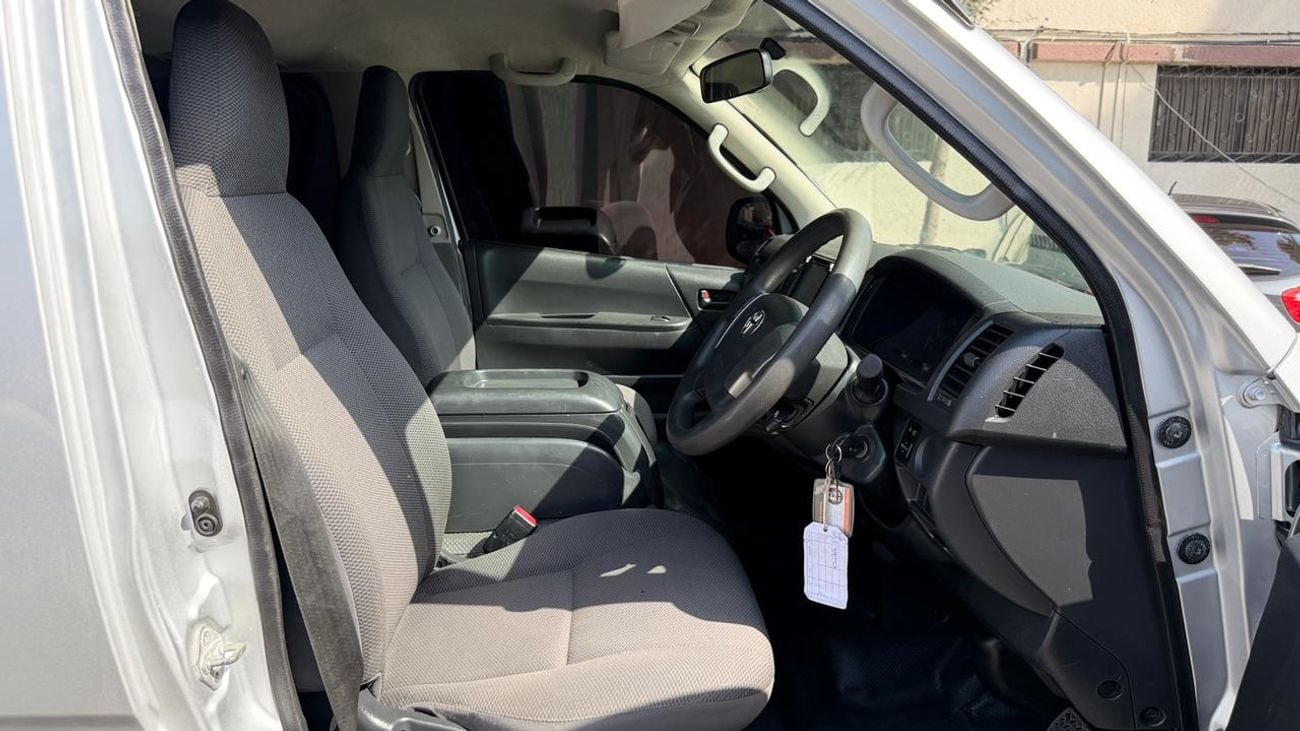 تويوتا هاياس 2018 | 2.7L PETROL | AT | RHD | COMFORT SEATS |  MULTIMEDIA SCREEN | TRACTION CONTROL