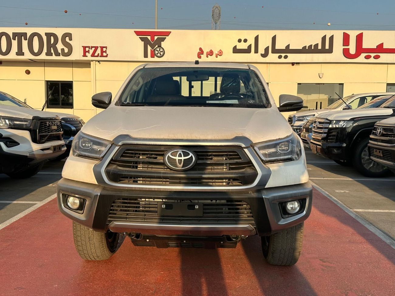 Toyota Hilux TOYOTA HILUX  2.7 MT full option without PS white -black 2024