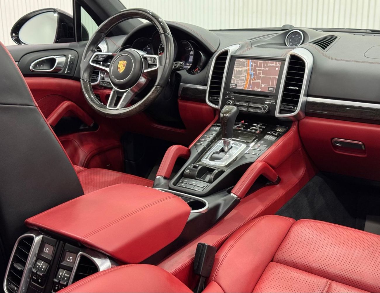 Porsche Cayenne S Platinum Edition 3.6L 2017 Porsche Cayenne Platinum Edition, Full Agency Service History, Excellen