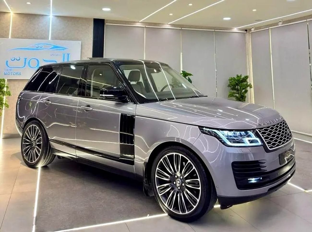 لاند روفر رينج روفر AUTOBIOGRAPHY FACELIFT RR VOGUE V8 || SUPERCHARGED || GCC || TOP RANGE II PANORAMIC|| SERVICED