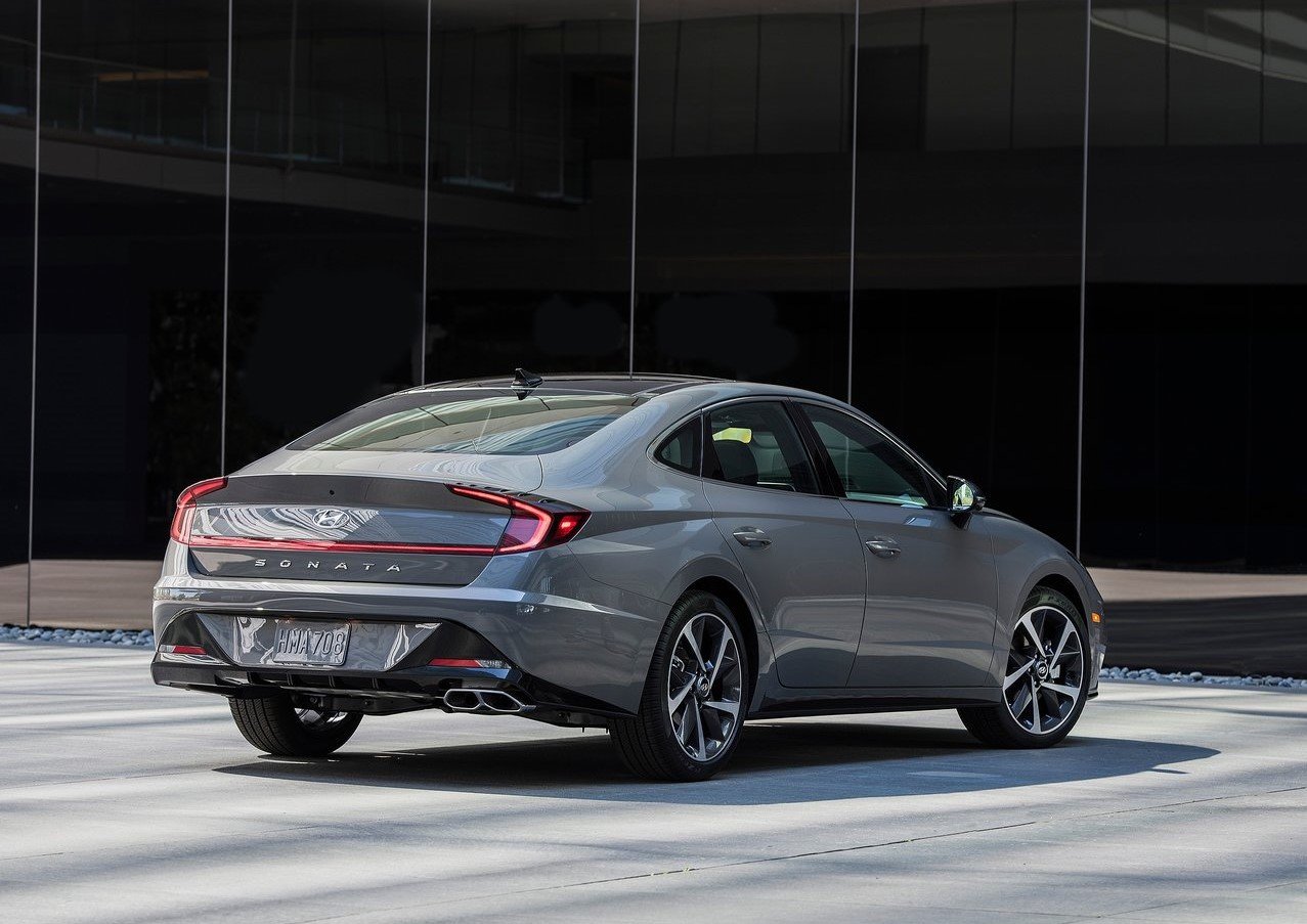 Hyundai Sonata exterior - Rear Left Angled