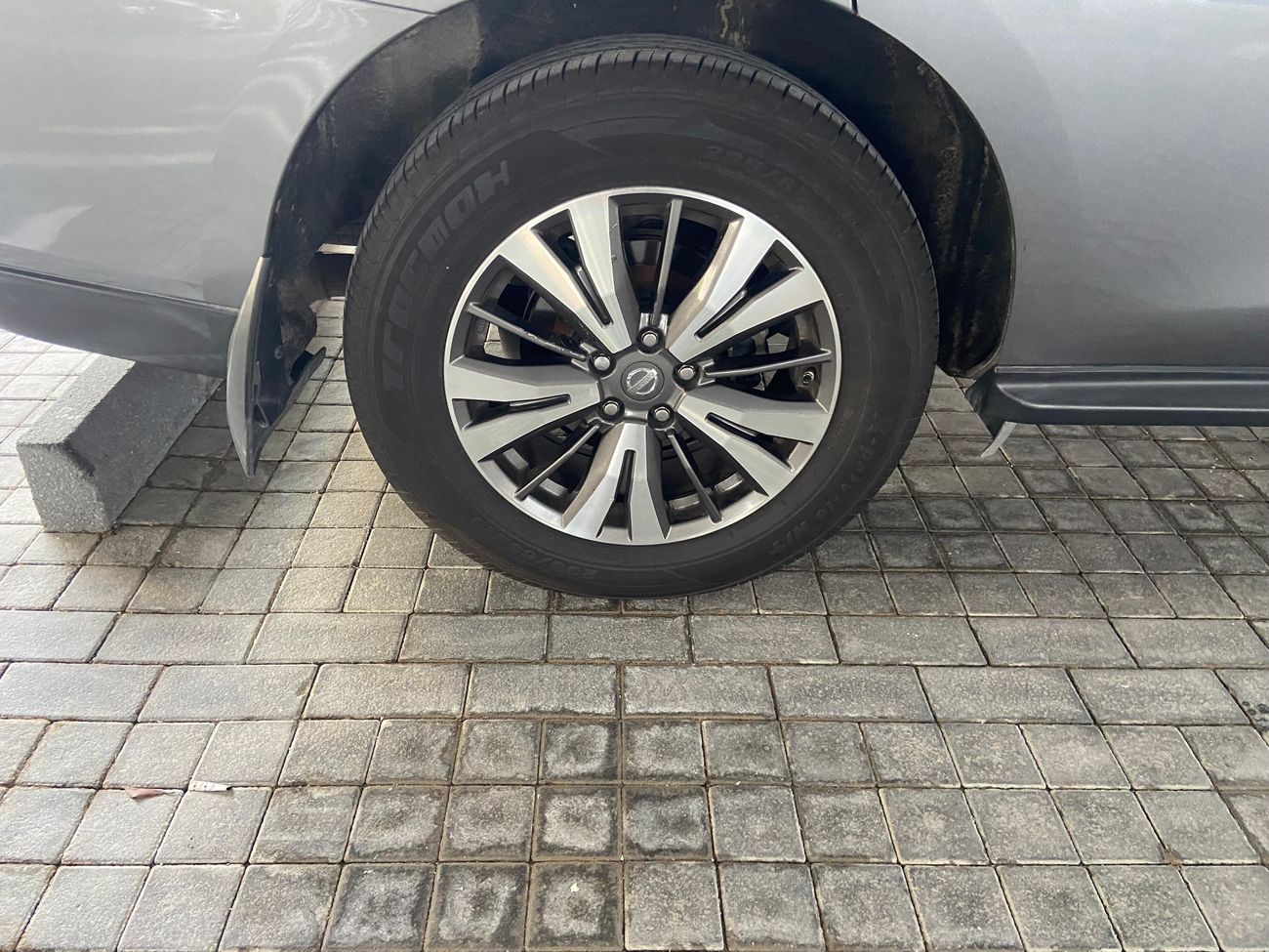 Nissan Pathfinder Mid