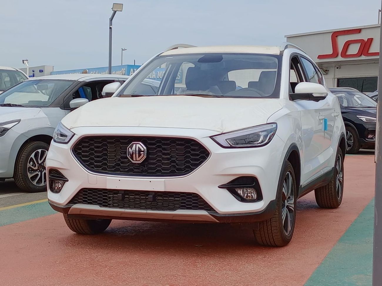 MG ZS MG ZS 2025  luxury 1.5L Petrol SUV FWD White color