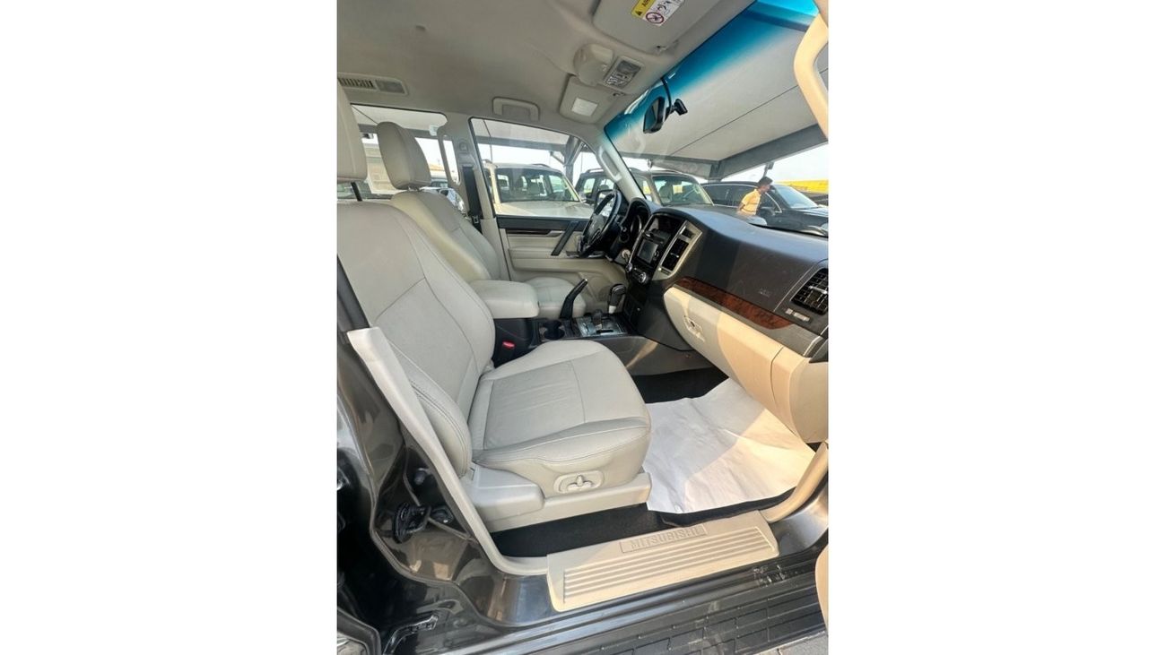 Mitsubishi Pajero GLS Highline Top باجيرو GCC2017