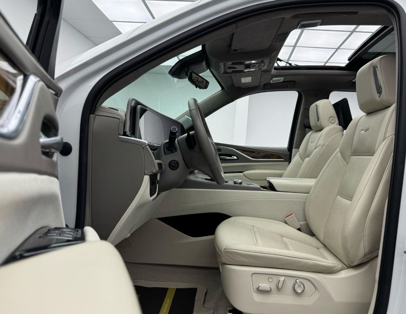 Cadillac Escalade Sport Platinum 6.2L 4WD 2023 Cadillac Escalade Sport, 2028 Cadillac Warranty + Service Pack, Fully L