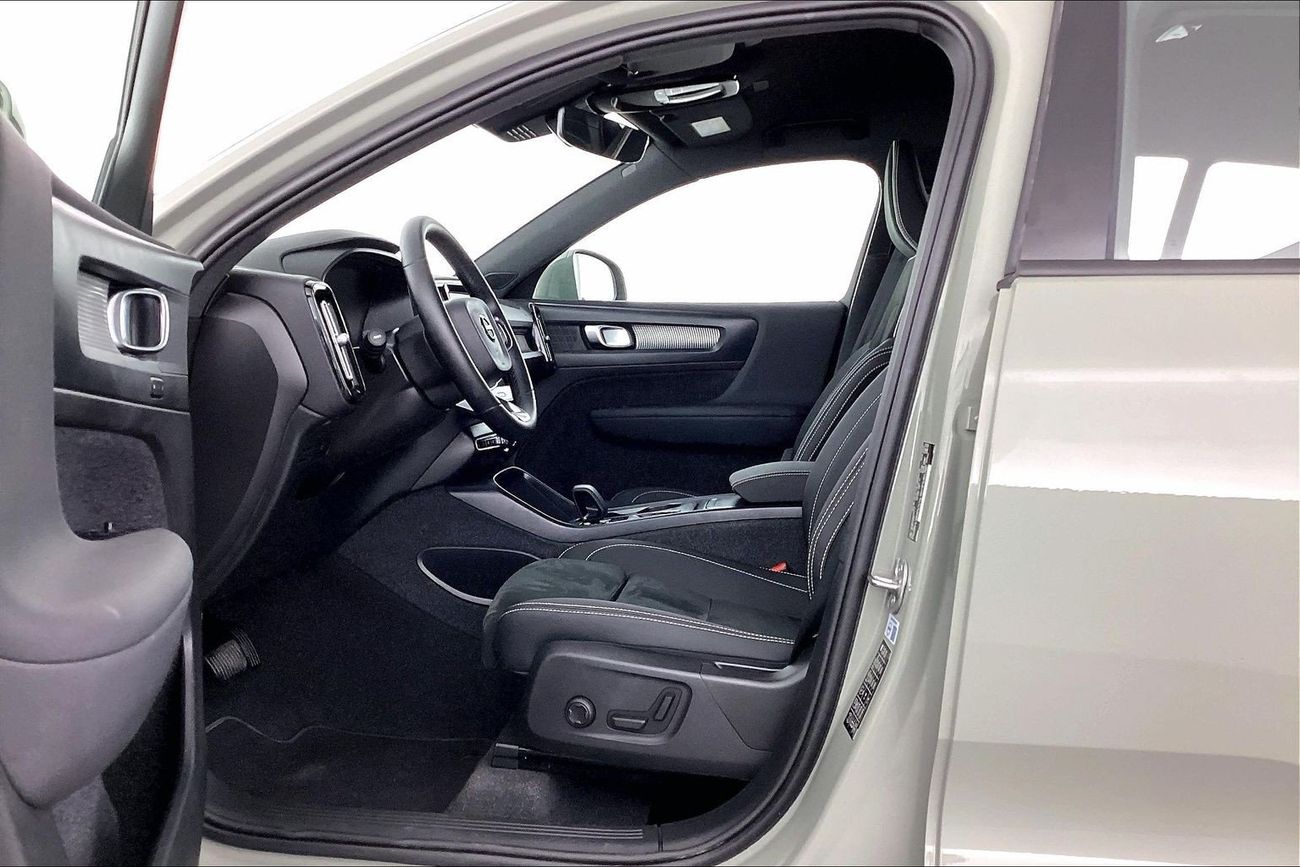 فولفو XC 40 B4 Core | Carnival Sale • UP TO AED 20,000 OFF | شامل الضمان | 0 ﺪﻔﻋﺓ ﺃﻮﻟﻯ