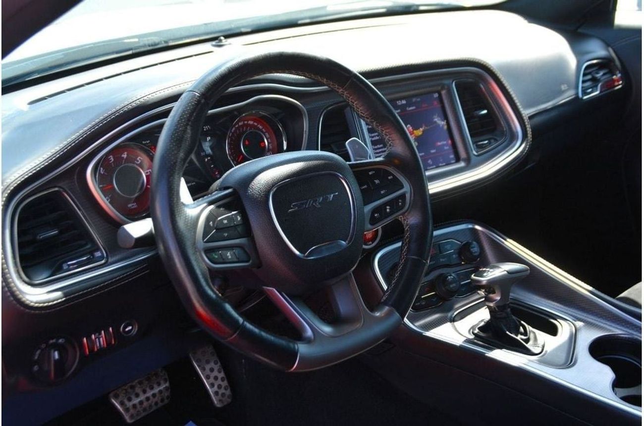 Dodge Challenger SRT Hellcat 6.2L (717 HP)-- GCC // FULL OPOTIOIN //ALCANTARA -- SUN ROOF / BANK FINANCE/GOOD CONDITI